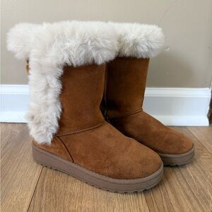 Cozy Tan Suede Boots with Faux Fur Lining